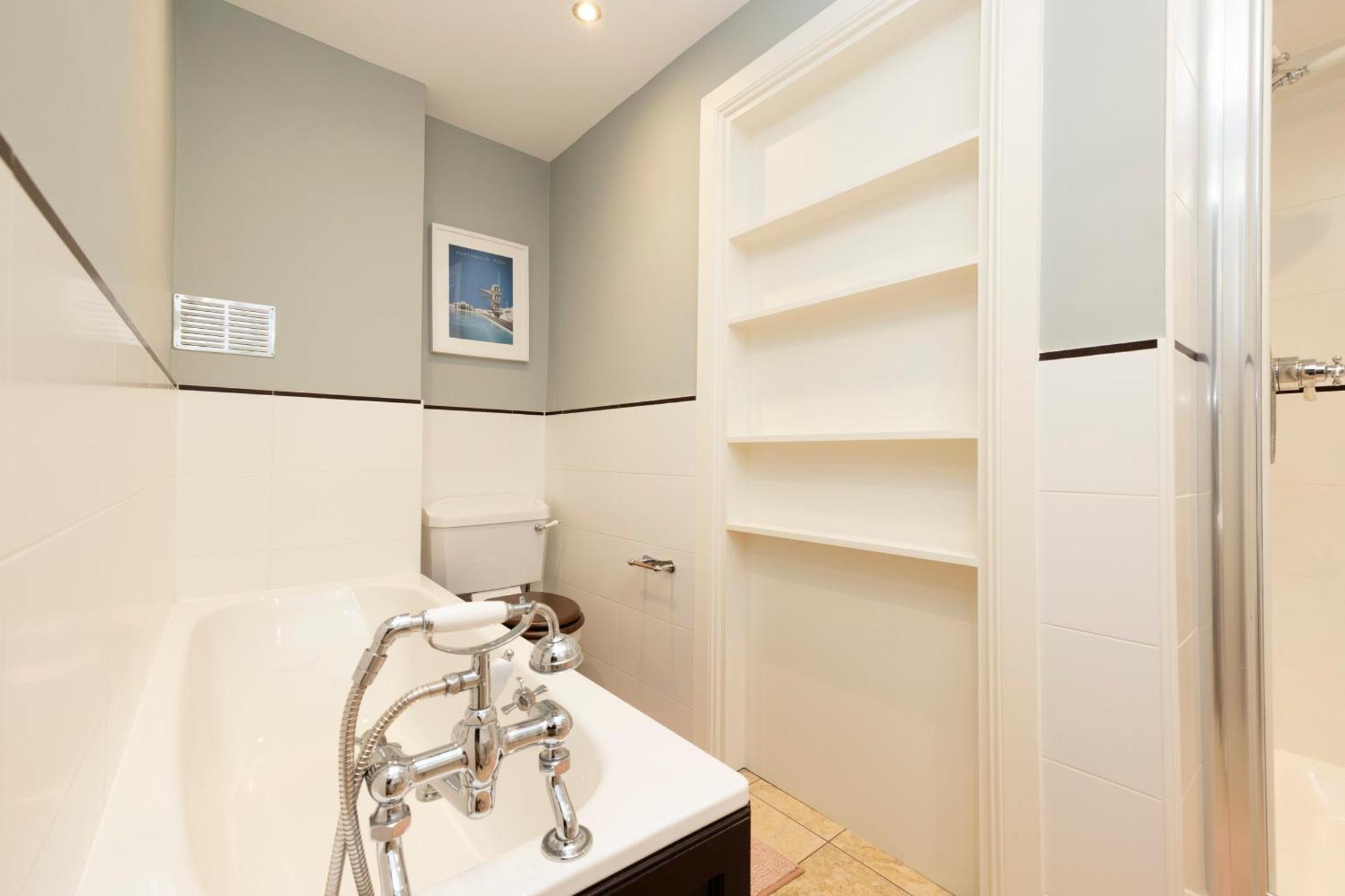 Stylish 1-bedroom Apartment *